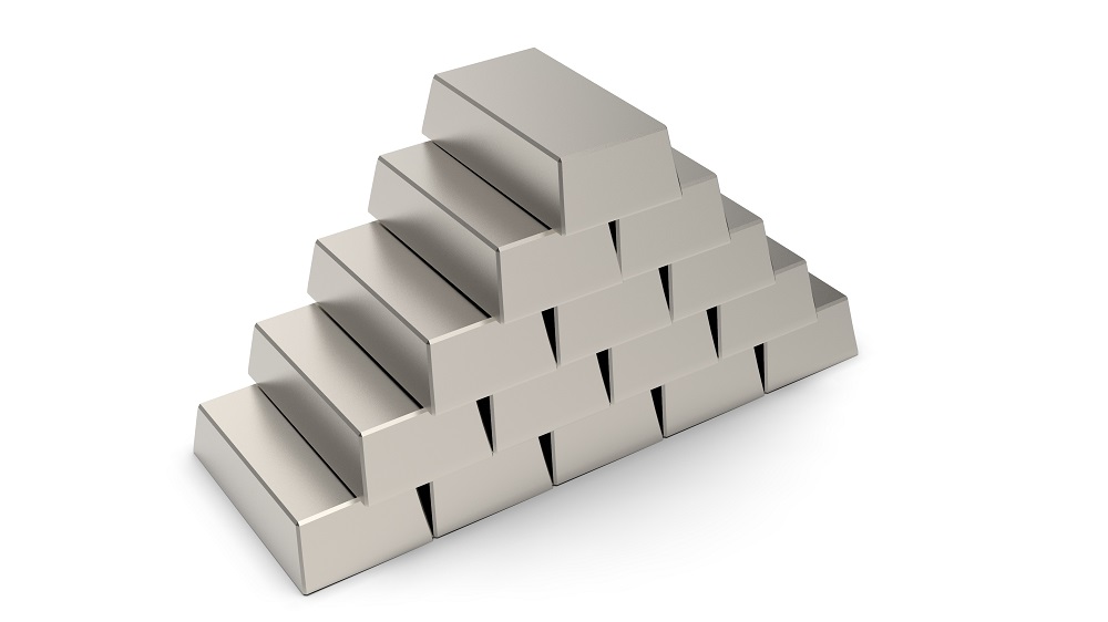 摄图网_303387915_银条金字塔3D以白背景隔离银条金字塔（企业商用）.jpg